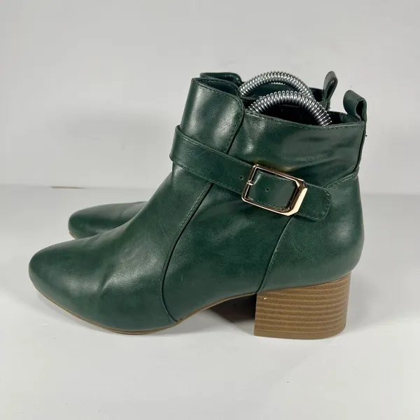 Charter Club Katiaa Green Ankle Boots Size 8.5M Gold Buckle Block Heel - Image 2