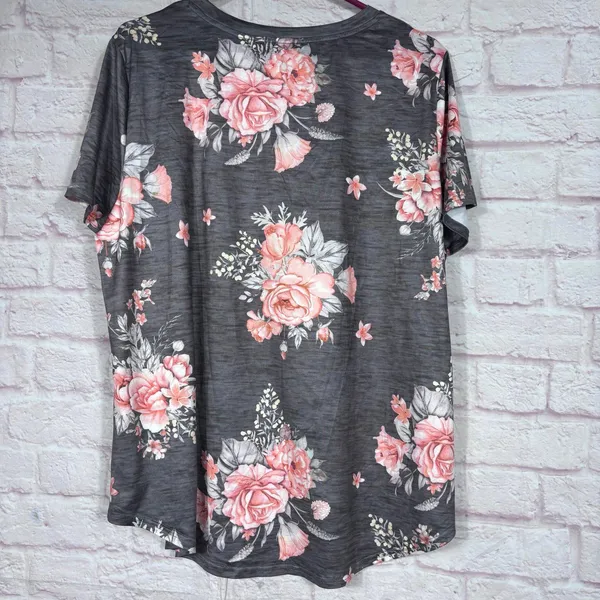 Floral V-Neck T-Shirt in Gray with Pink Rose Pattern XL - Image 5