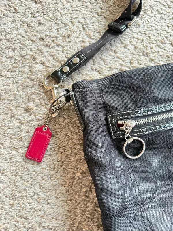 Coach Daisy Black Crossbody Bag with Signature Jacquard - Image 4