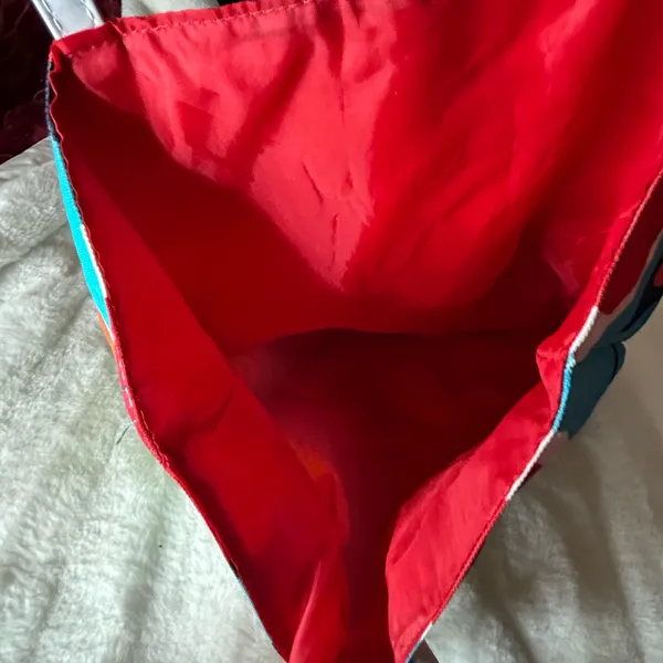 Estée Lauder Lisa Perry Sunglasses Beach Tote Bag. - Image 5