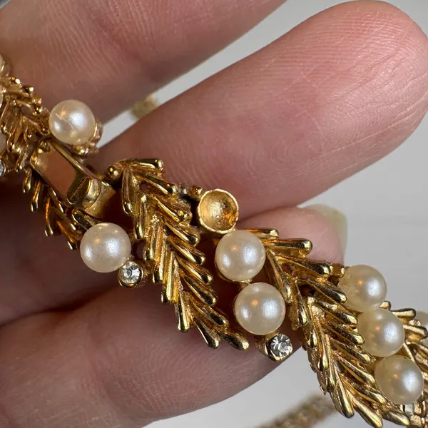 Vintage‎ Trifari Gold Tone Faux Pearl Leaf Necklace & Bracelet Set - Image 12