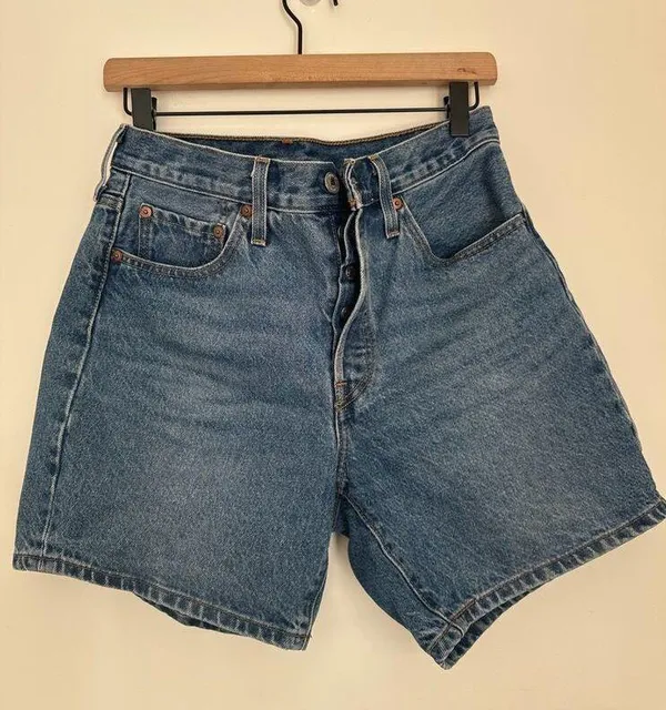 Levi's High Rise Classic Denim Button Fly Dad Shorts. 27 - Image 7