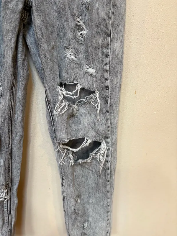 American Eagle Gray Acid Wash Ripped Boyfriend Jeans Y2K Grunge 6 - Image 7