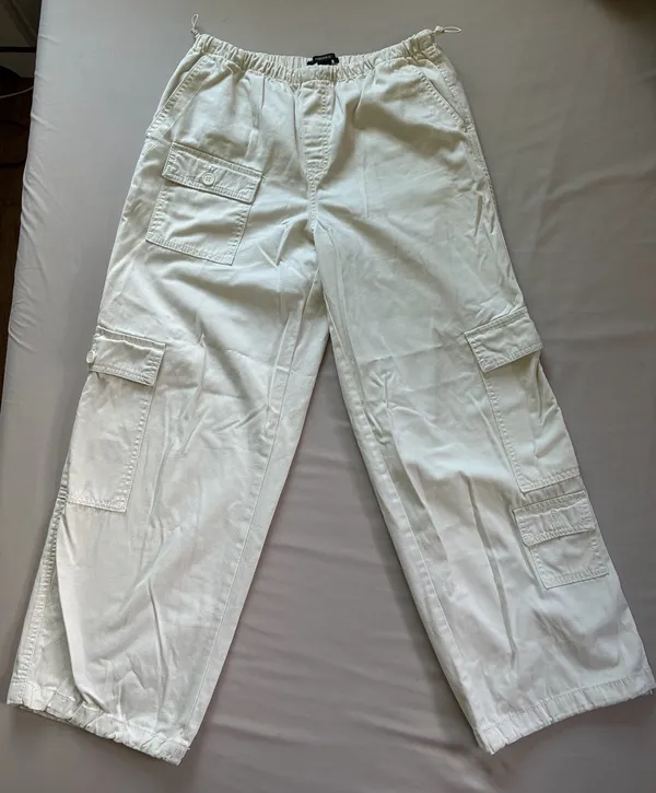 Forever 21 White Cargo Pants - Image 6
