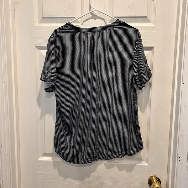 Old Navy Womens Large Navy Blue White Striped Short Sleeve V-Neck Rayon Blouse - Image 6