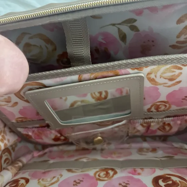Luxurious Tan Travel Bag for Women - Image 6