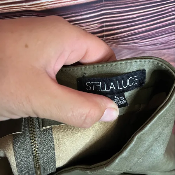 Stella Luce Faux Leather Sage Green Skirt with Pockets. Size Large. - Image 5