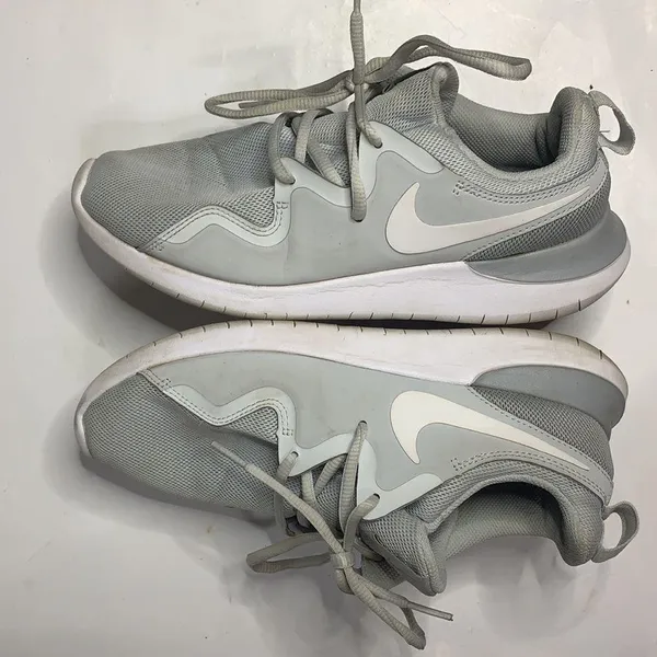 Nike Tessen Women’s Walking Casual Gray White Shoes Sneakers S-140 Size 7.5 - Image 6