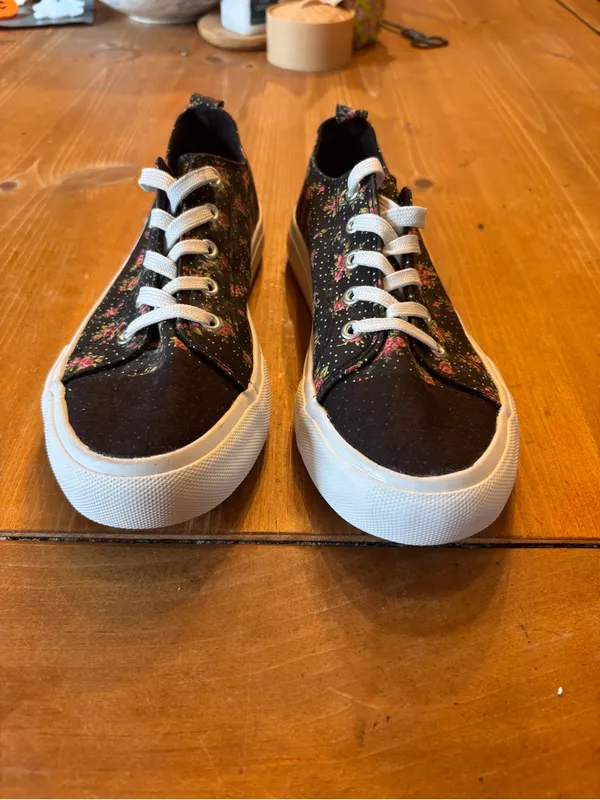 Serra womens floral polka dot canvas sneakers black 8 - Image 5