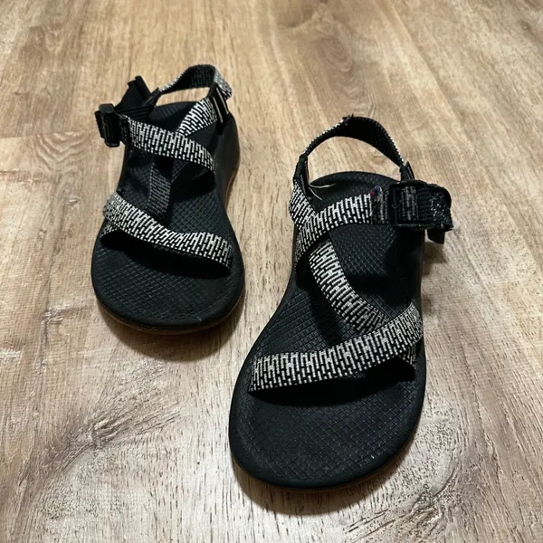 Chacos | Women's Z Cloud Black White Patterned Strappy Sport Sandals, Size 6 - Image 2