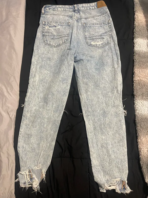 American Eagle Mom Jeans Ripped  - Image 2