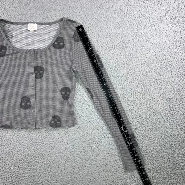 Skull Print Waffle Knit Cropped Top Small L/S Y2K‎ Edgy Emo Punk Goth Grunge - Image 5