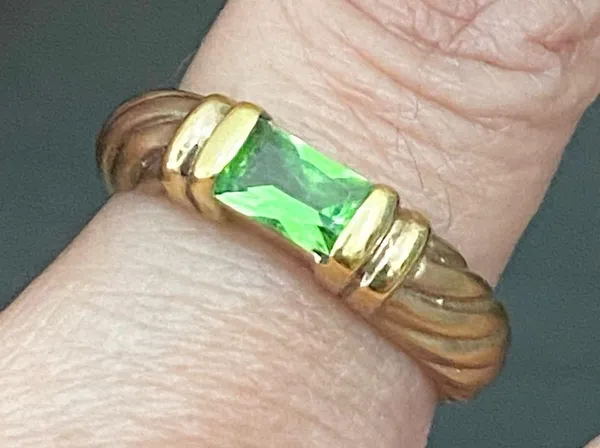 Vintage Emerald Green Birthstone Cubic Zirconia CZ Rope Gold-plated Ring Size 8 - Image 5