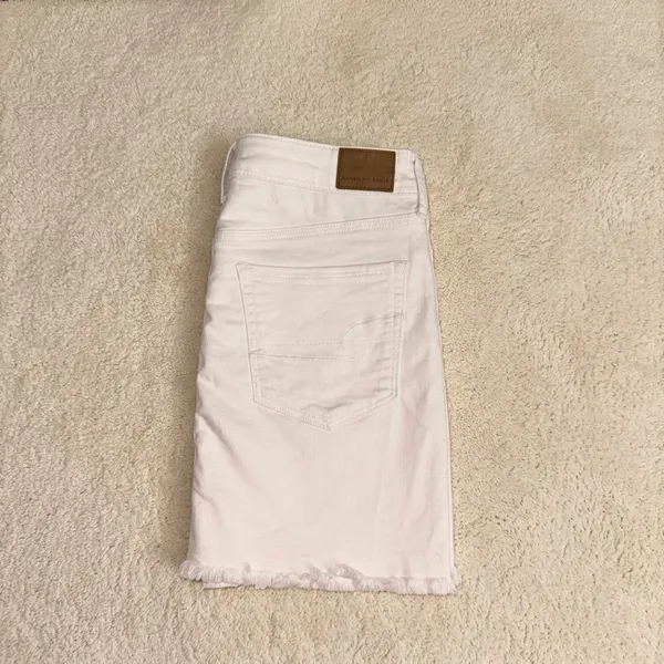 American Eagle Denim Mini Skirt Size 4 White Raw Hem - Image 2