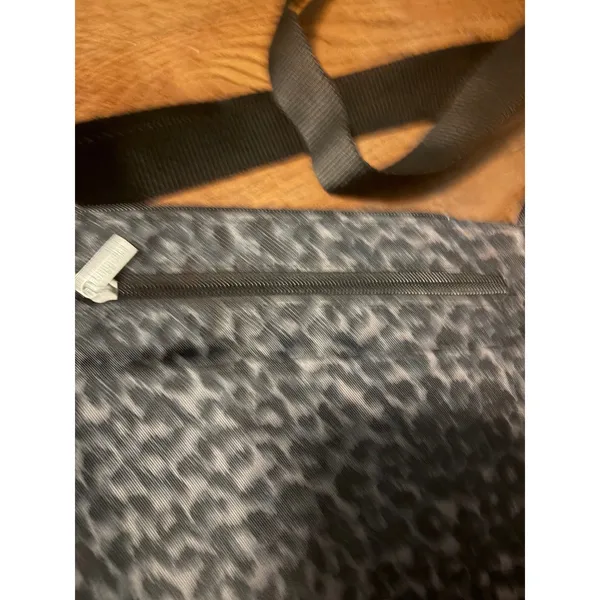 Baggallini Crossbody Bag Leopard Print Gray‎ Lightweight Travel Purse OS - Image 4