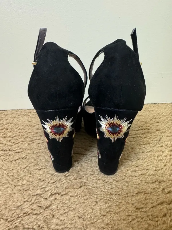 Madden Girl Warner Embroidered Wedge Sandals Size 7 - Image 5