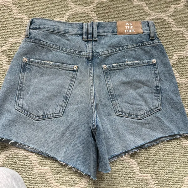 NWOT We The Free Classic Blue Denim Shorts size 24 - Image 3