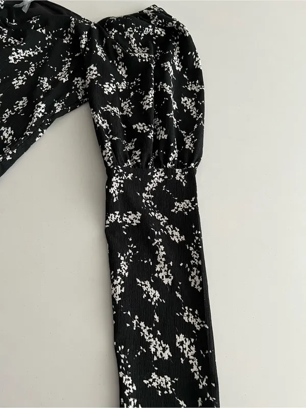 Anthropologie sweetheart neck blouse puff sleeves black floral print L - Image 6
