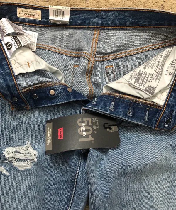 Levis NWT 501 Original Skinny Jeans - Image 3