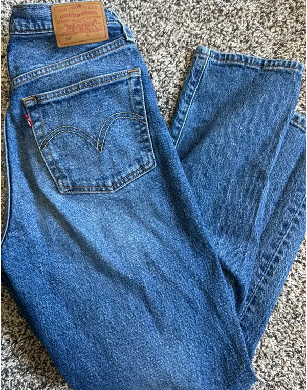 Levi’s 501 Mom Jeans High-Rise - Image 2