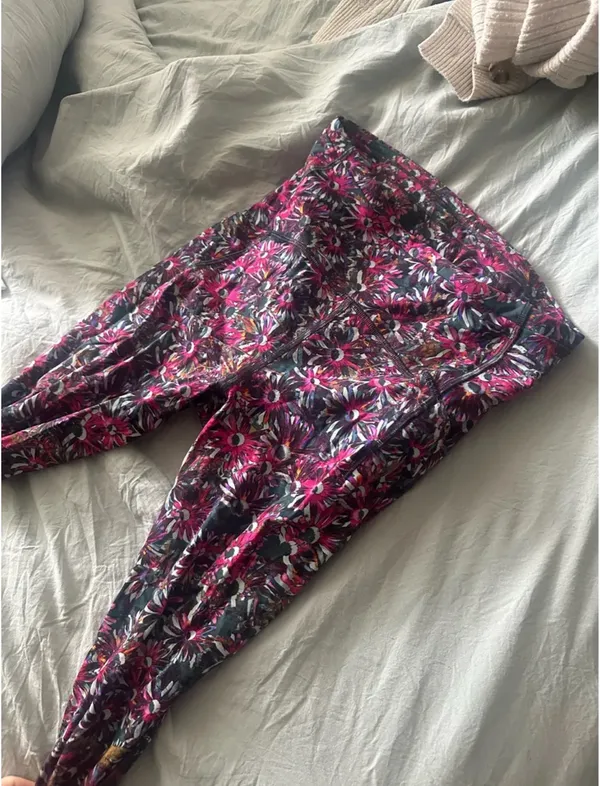 Lululemon leggings pockets  - Image 2