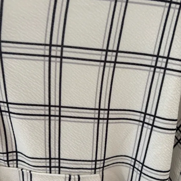 SHEIN Checkered Cream and Black Half-Zip Cropped Jacket - Image 3