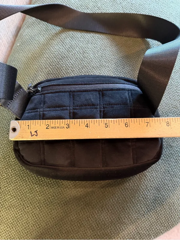 Lululemon Quilted Velour Camera Bag 2L Black Gold Fanny Pack Waist Bag - Image 6