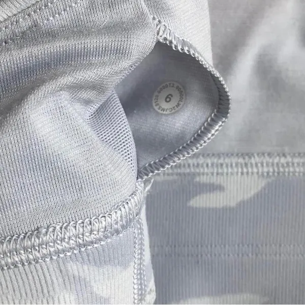 Lululemon ENERGY BRA LONG LINE RIB INCOGNITO CAMO ALPINE WHITE MULTI SZ 6 EUC. - Image 9