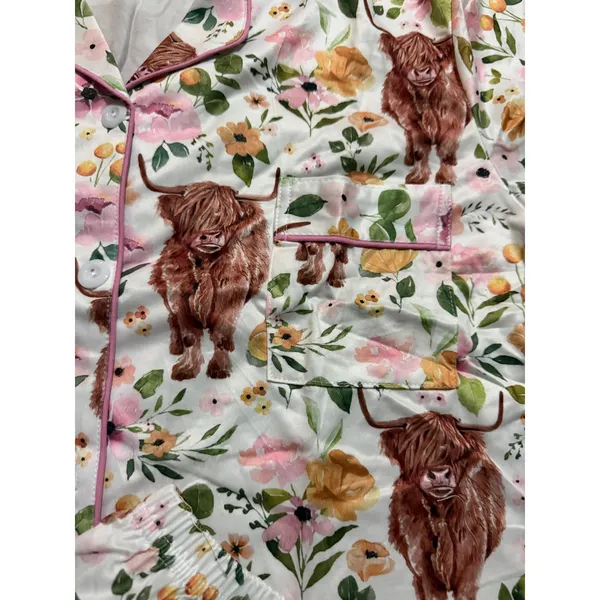 NIB- Highland Cow Floral Pajama Set Short Sleeve Button Down Shorts Large - Image 3