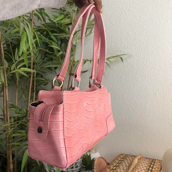 2000s Pink crocodile print faux leather shoulder baguette hand bag purse #fairycore - Image 3