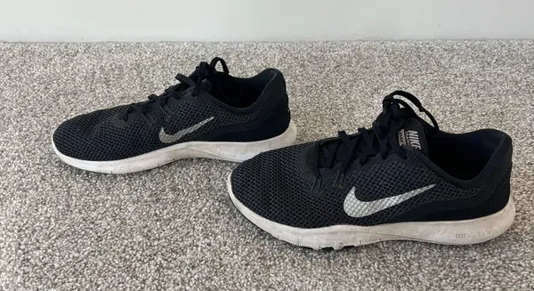 Nike Women’s Black Tennis Shoes Size 7 - Image 4
