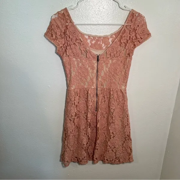 American Eagle Womens Sz 2 Lace Dress Fit & Flare Light Pink Scoop Neck Low Back - Image 6