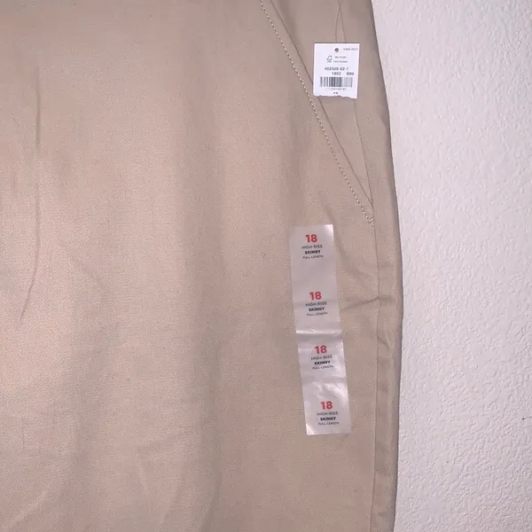 NWT Old Navy High Rise Skinny Full Length Khaki Pants 18 Adjustable Waist - Image 4