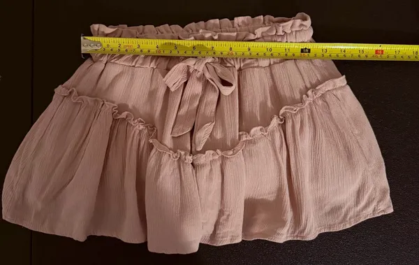 Sincerely Jules‎ Women's Pink Ruffled Tie-Waist Shorts size-S - Image 5