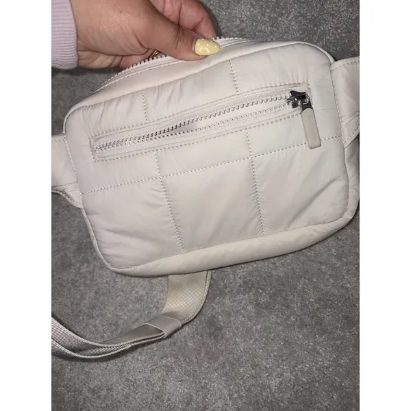 Lululemon Quilted Grid Belt Bag Hand Warmer 1.5L White Opal - Image 8