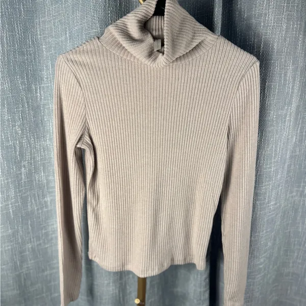 Aritzia Babaton Traverse Turtleneck Ribbed Sweater Cream Size Small - Image 4