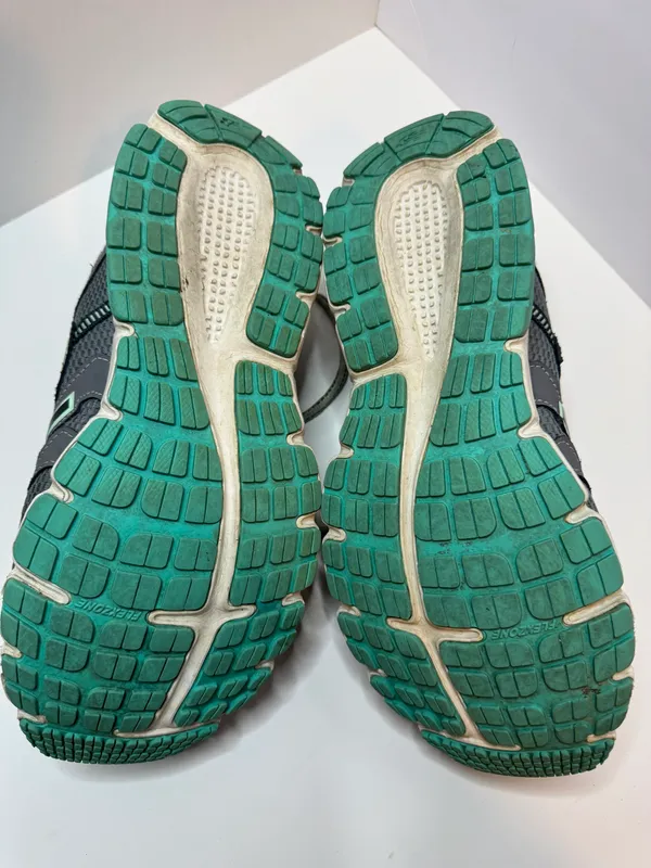 430 Size 11 Running Shoes - Image 8