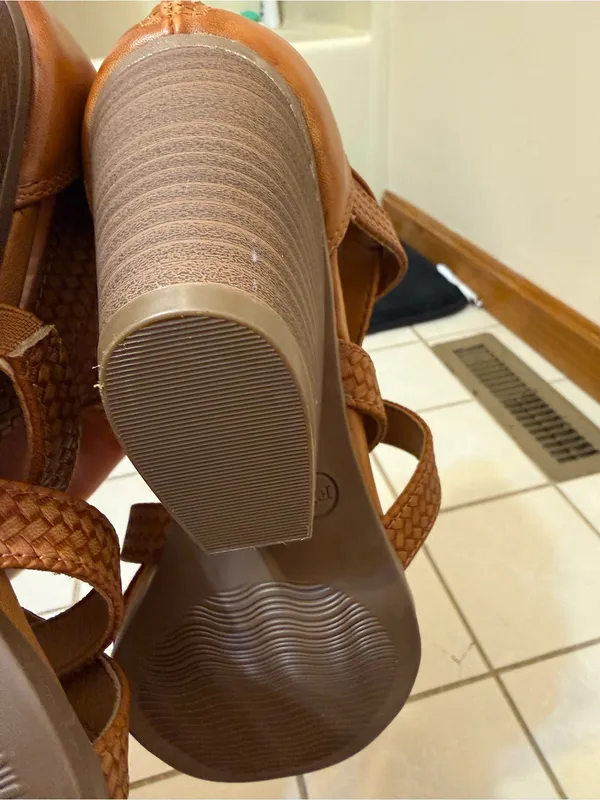 FRYE AND CO. | Gale Cognac Braided Strappy Block Heel Sandals - Image 4