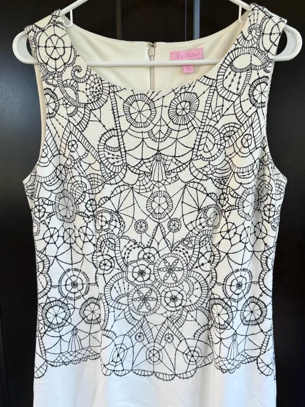 EUC Lilly Pulitzer Julianna “Lace You There” Ponte Sheath Dress Size Large - Image 2