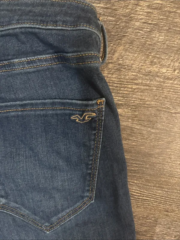 Hollister Women's Dark Blue Distressed Skinny‎ Jeans Size 5L - Image 4