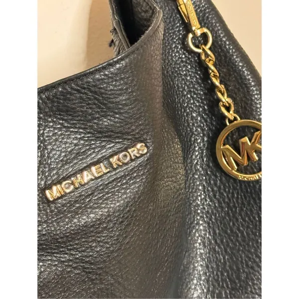 Michael Kors Classic Black Slouchy Leather Shoulder Bag - Image 3