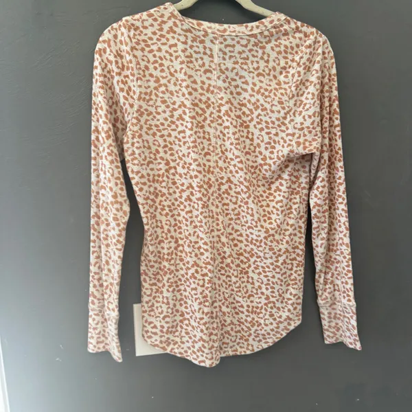 Aerie Women Tan‎ White Cheetah Print Ribbed Waffle Knit Henley Top Long Sleeve M - Image 4