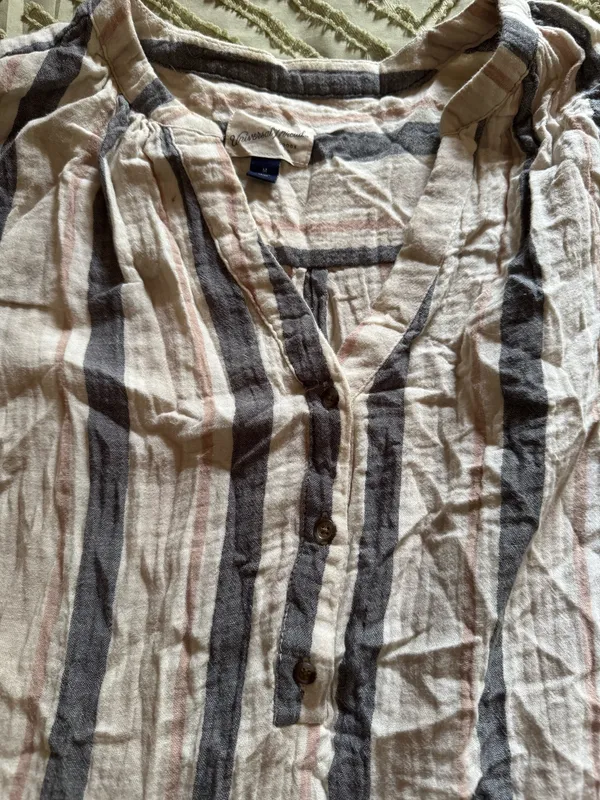 Universal Threads Top Striped - Image 3