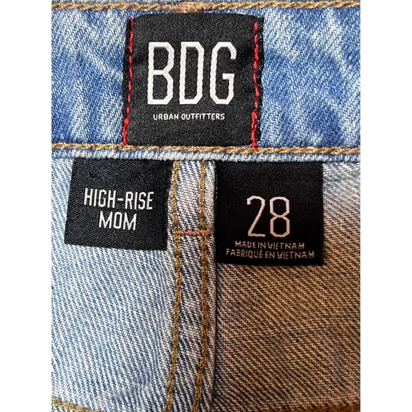 BDG Urban Outfitters High Rise Mom Jeans Light Wash Distressed Size 28 Baggy Y2K - Image 4