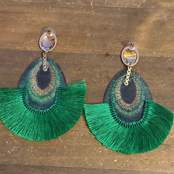 Large bohemian green peacock feather tassel earrings - Image 4