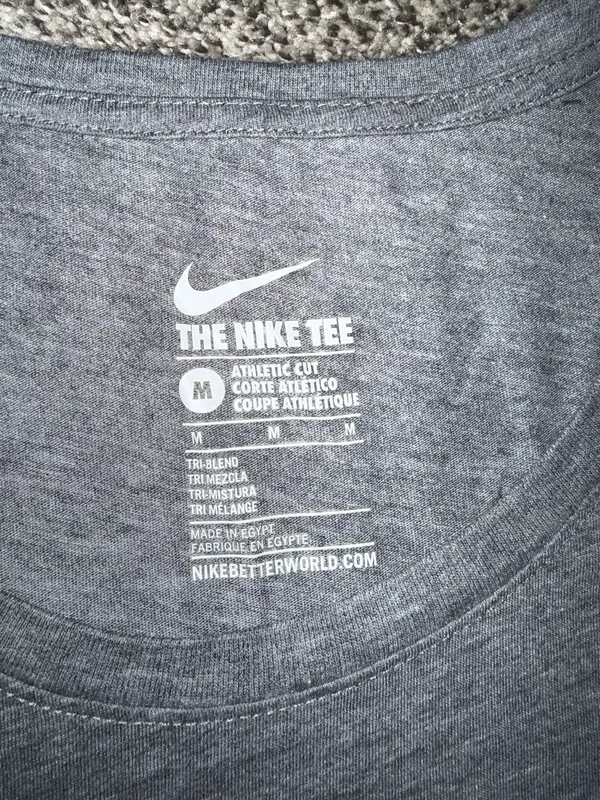 Nike Women's The Nike Tee Athletic Cut Tri-Blend Graphic T-Shirt Gray Medium - Image 2