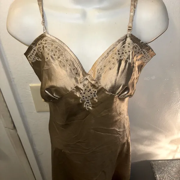 NEWPORT NEWS Gold satin long beaded sequins Slip nightgown lingerie NWTS size 6 - Image 2