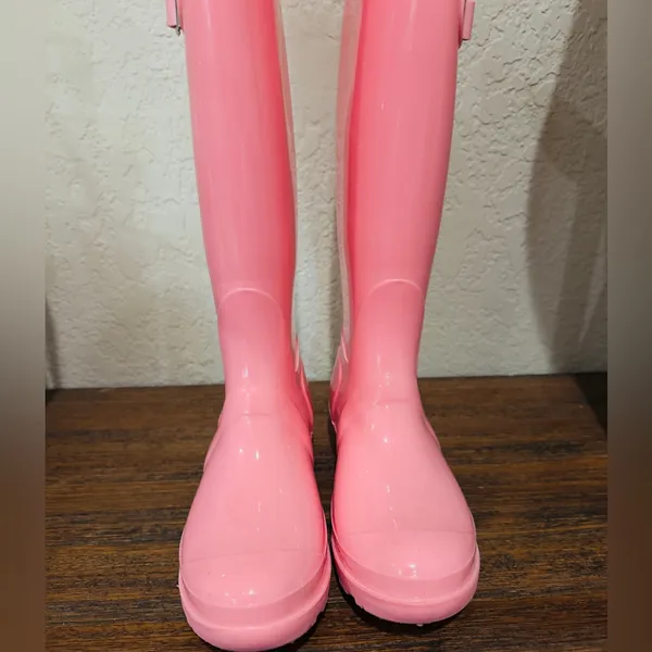 Seven7 brand. Womens Pink Glossy Rain Boots size 7 - Image 3