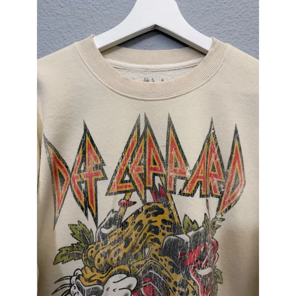 Def Leppard Love Bites Graphic Sweatshirt S Cream Goodie Two Sleeves Oversized - Image 10