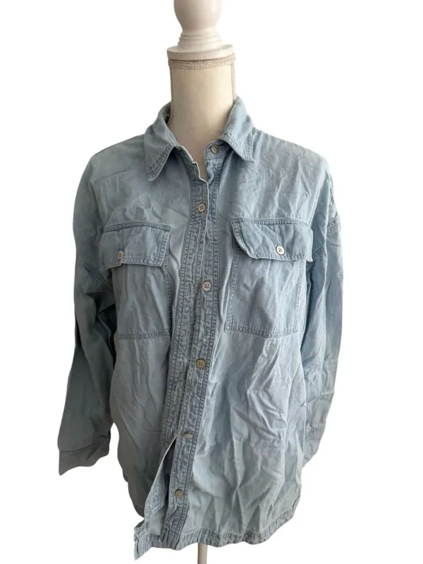 BEACH RIOT Denim Button Down Shirt Size Medium - Image 4